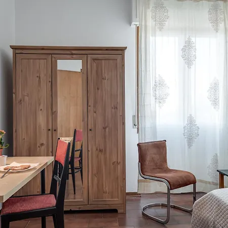 Hela - Sweet Dreams In Florence Sesto Fiorentino