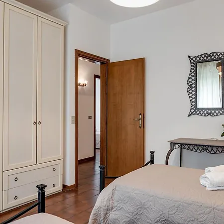 Hela - Sweet Dreams In Florence Sesto Fiorentino