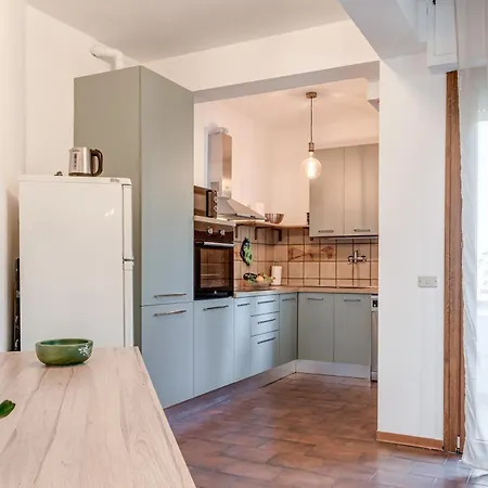 Hela - Sweet Dreams In Florence